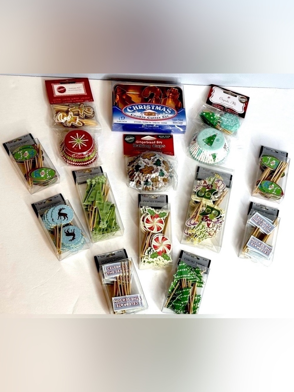CHRISTMAS COOKIE CUTTERS AND CUPCAKE BAKING CUPS AND TOPPERS (ALL NEW)